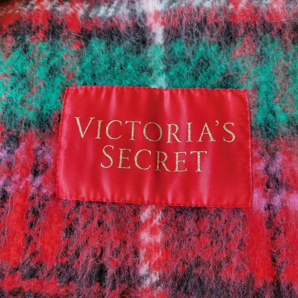 Victoria's Secret Hat and Scarf Set